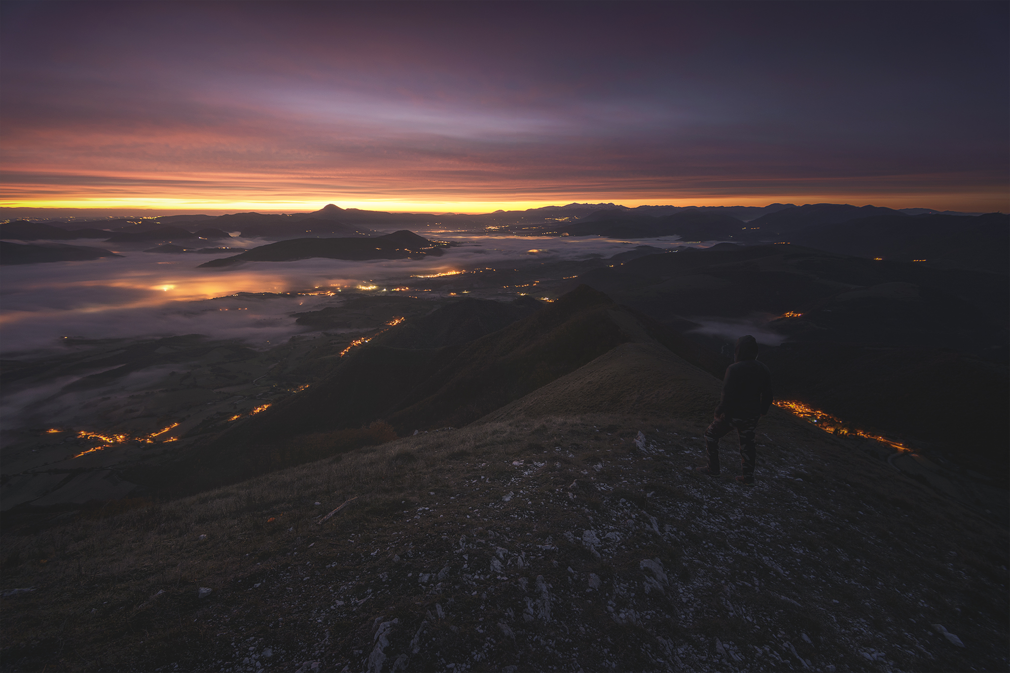 Paesaggio montano al tramonto